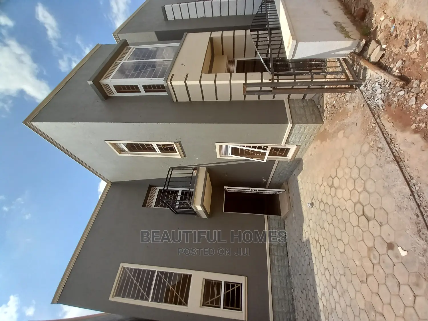 Furnished 4bdrm Duplex in All Tarmack, Kira for Sale in Kira