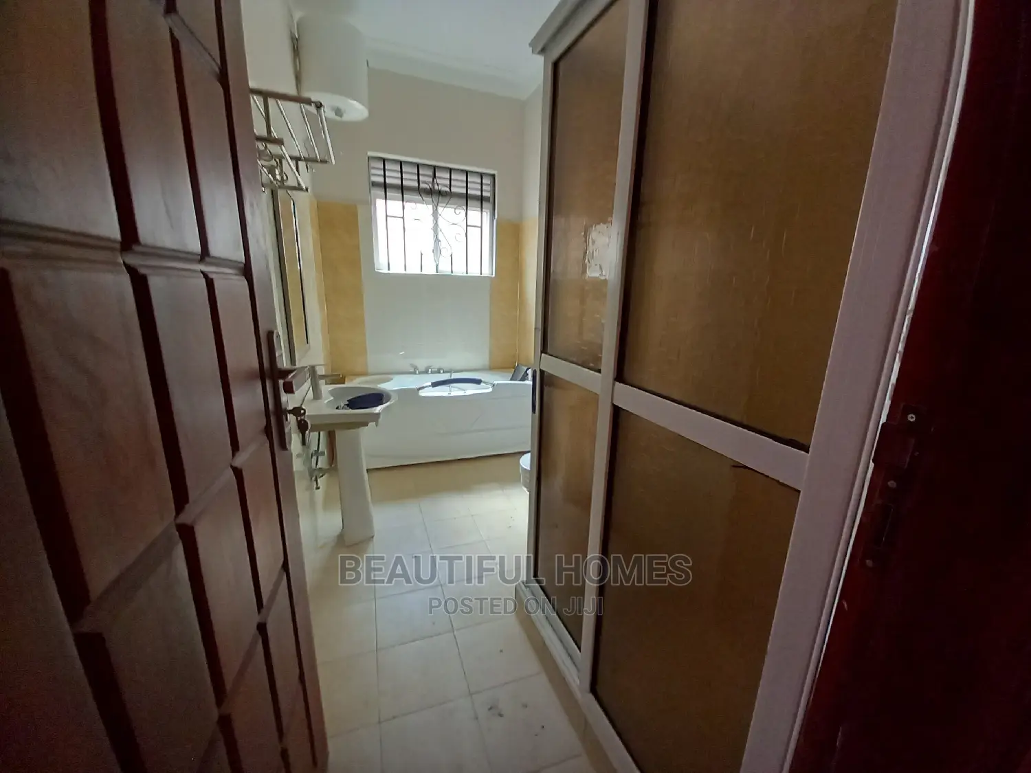 Furnished 4bdrm House in Tarmacked Estate, Kira for Sale in Kira