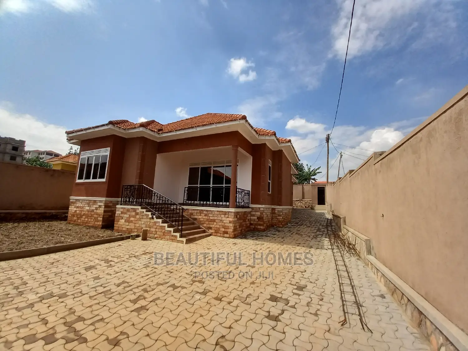 Furnished 4bdrm Bungalow in Kira Tarmack for Sale in Kira