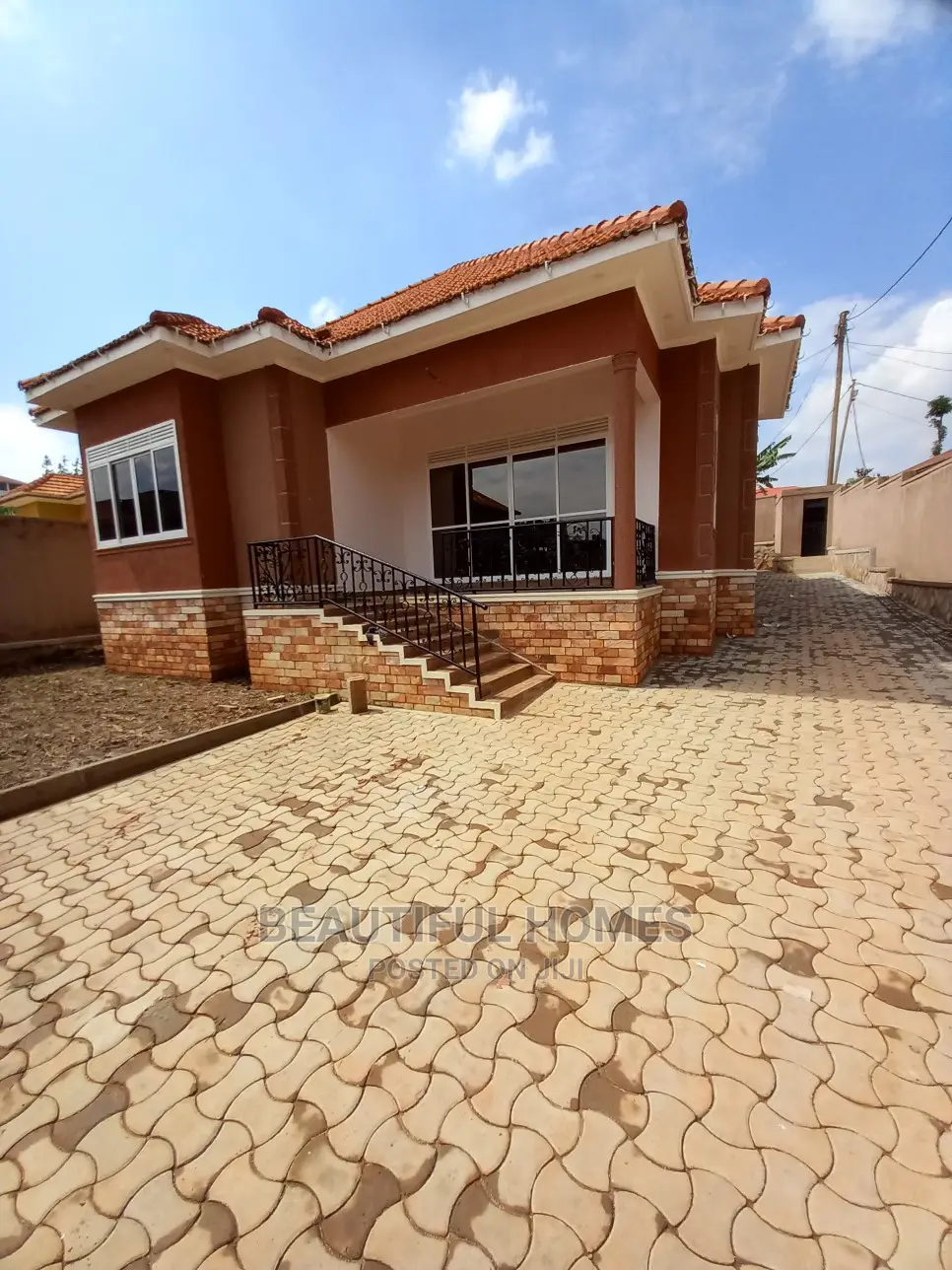 Furnished 4bdrm Bungalow in Kira Tarmack for Sale in Kira