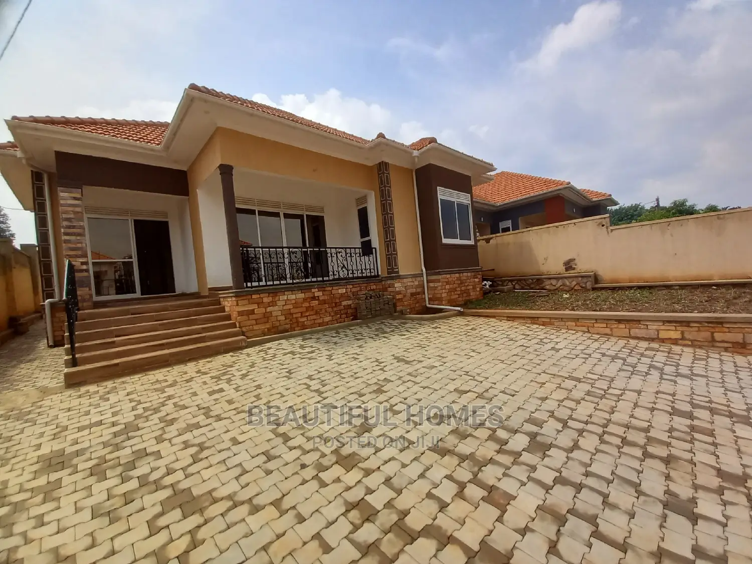 Furnished 4bdrm Bungalow in Kira Tarmack, Central Division for Sale in Central Division