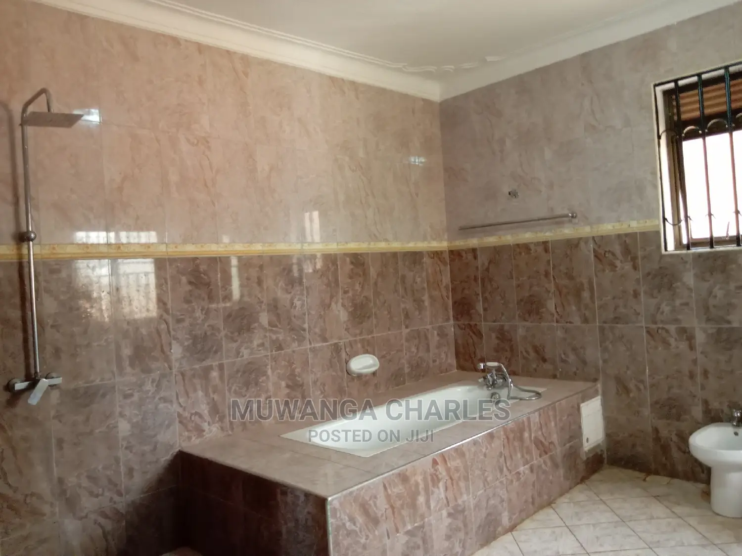 5bdrm Duplex in Fs Properties Ltd, Central Division for Rent in Central Division