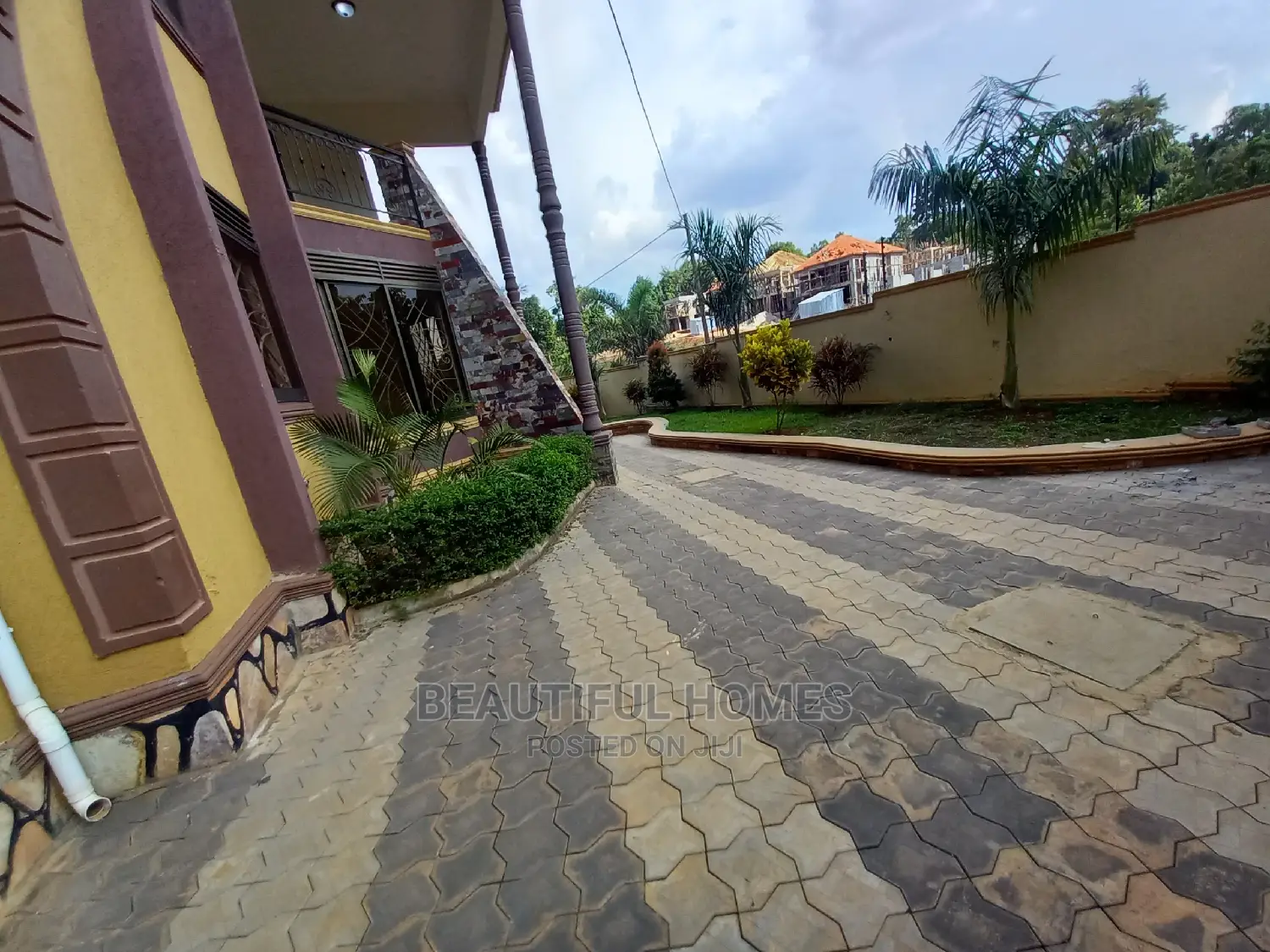 Furnished 7bdrm Mansion in Posh Neighborhood, Nakawa for Sale in Nakawa