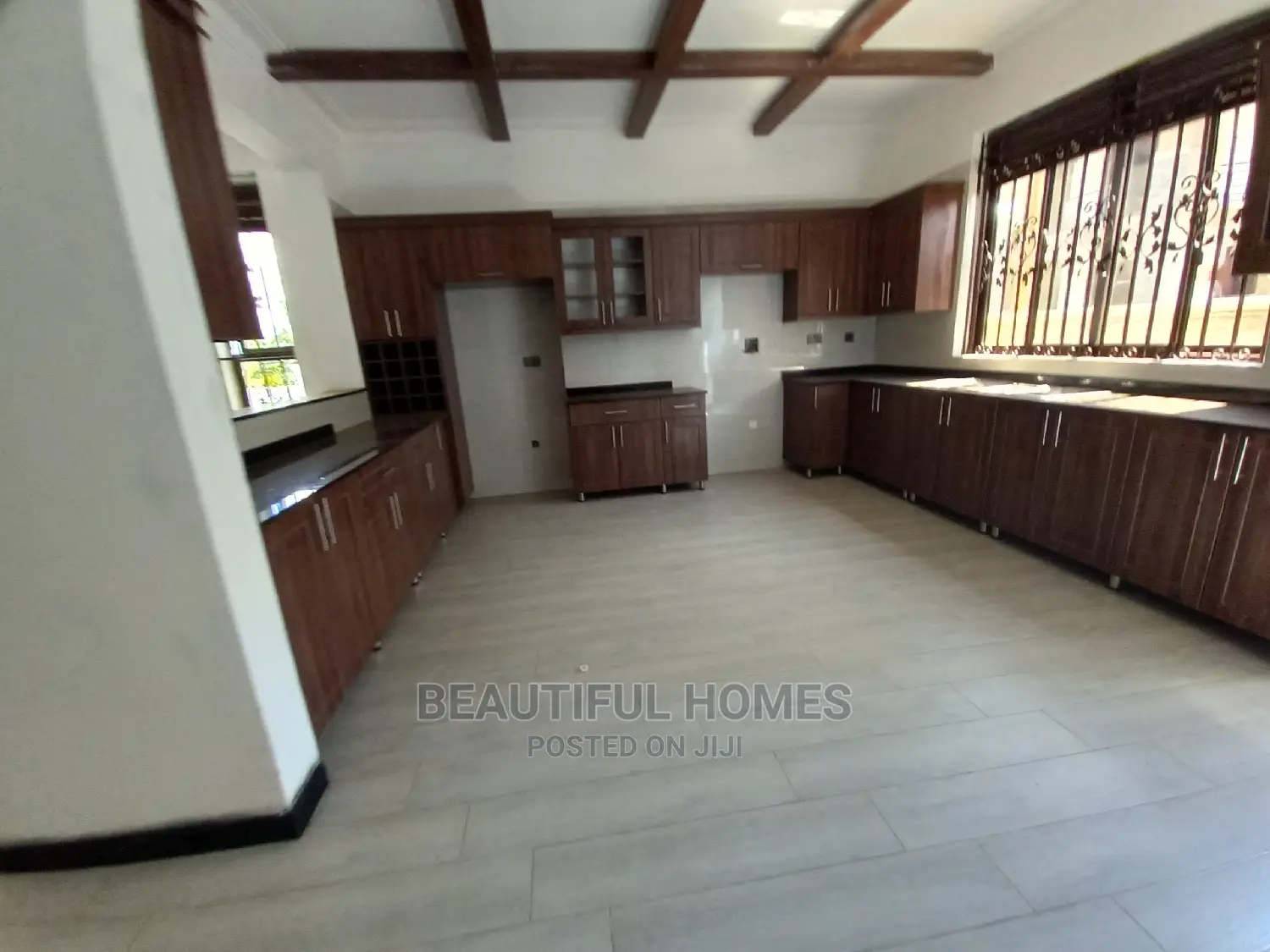 Furnished 6bdrm Mansion in Kira for Sale in Kira