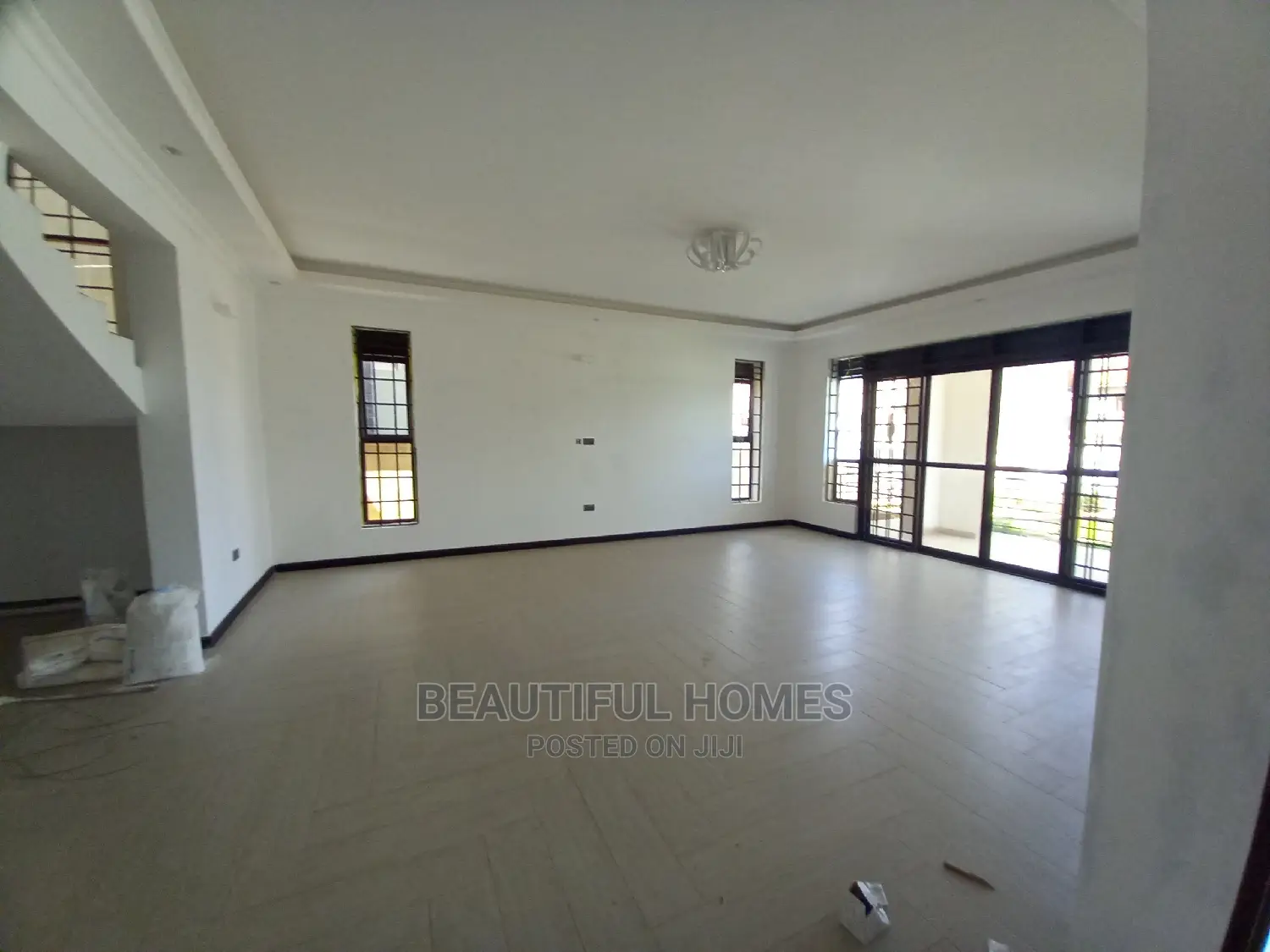 Furnished 6bdrm Mansion in Corporate Heights, Kira for Sale in Kira