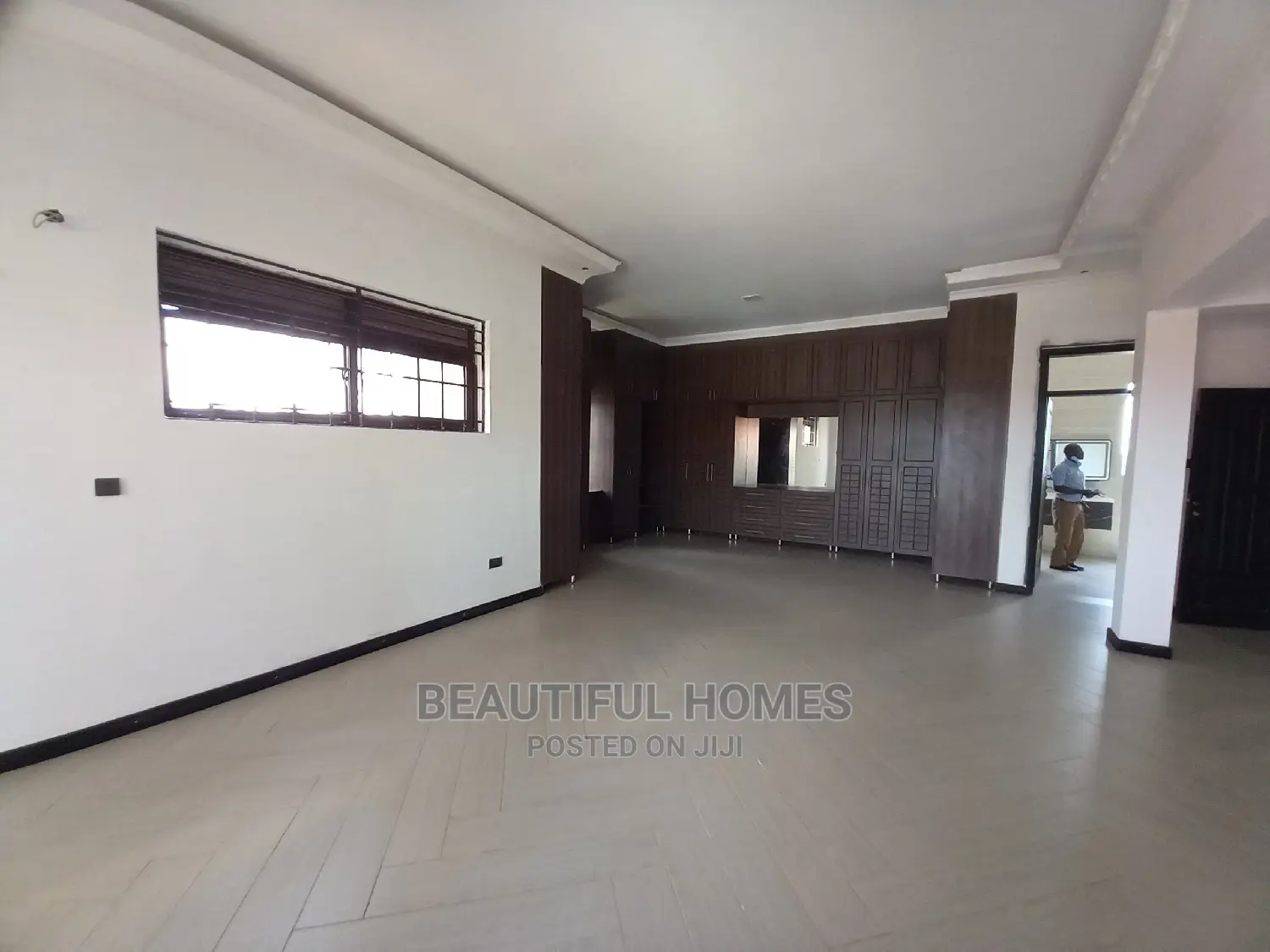 Furnished 6bdrm Mansion in Corporate Heights, Kira for Sale in Kira