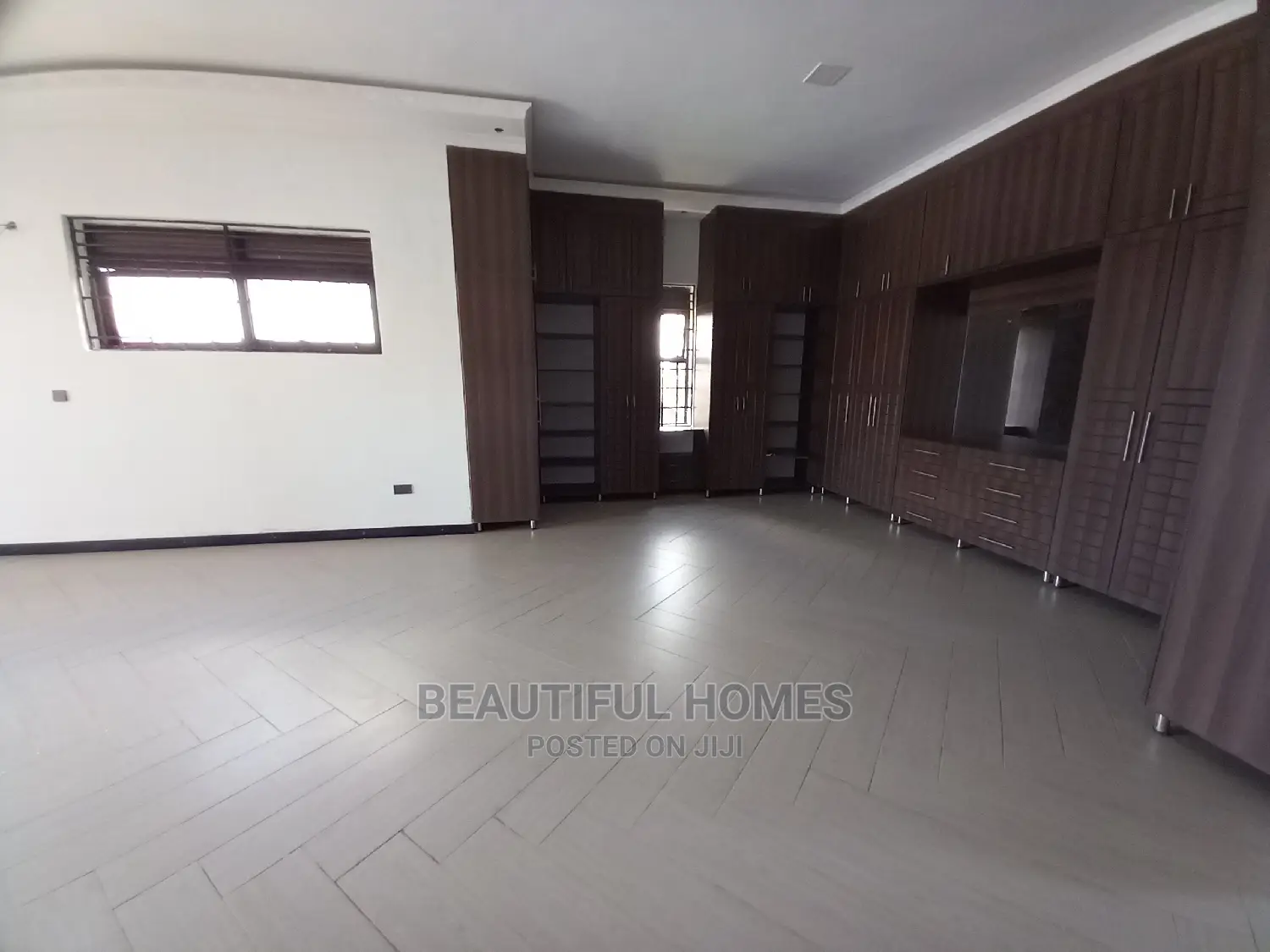 Furnished 6bdrm Mansion in Kira for Sale in Kira