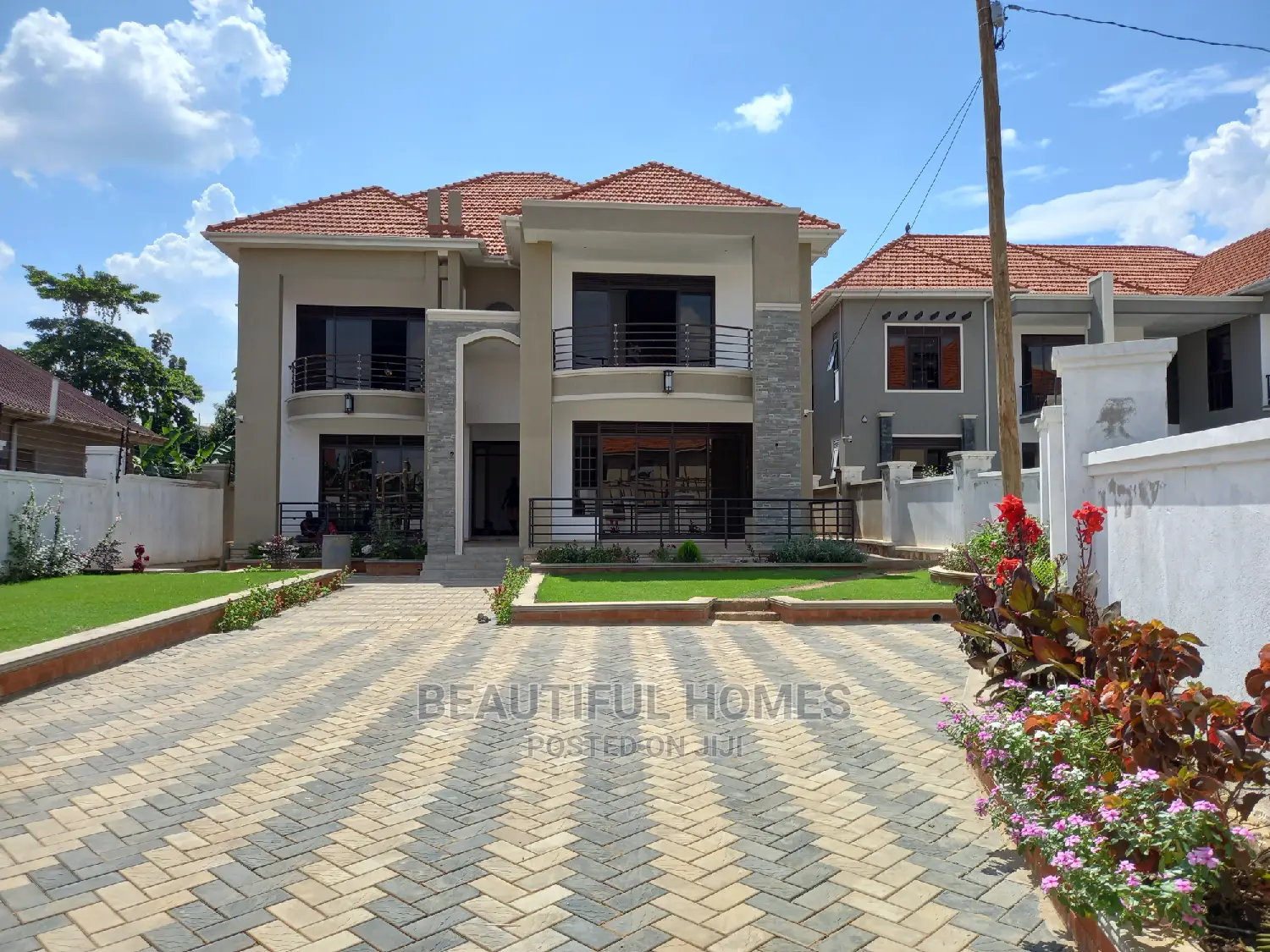 Furnished 6bdrm Duplex in Kira Rich, Central Division for Sale in Central Division