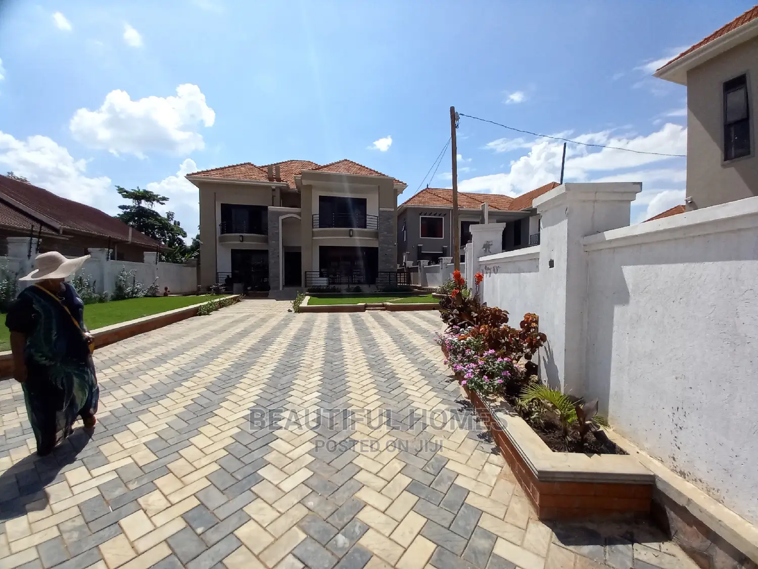 Furnished 6bdrm Duplex in Kira Rich, Central Division for Sale in Central Division