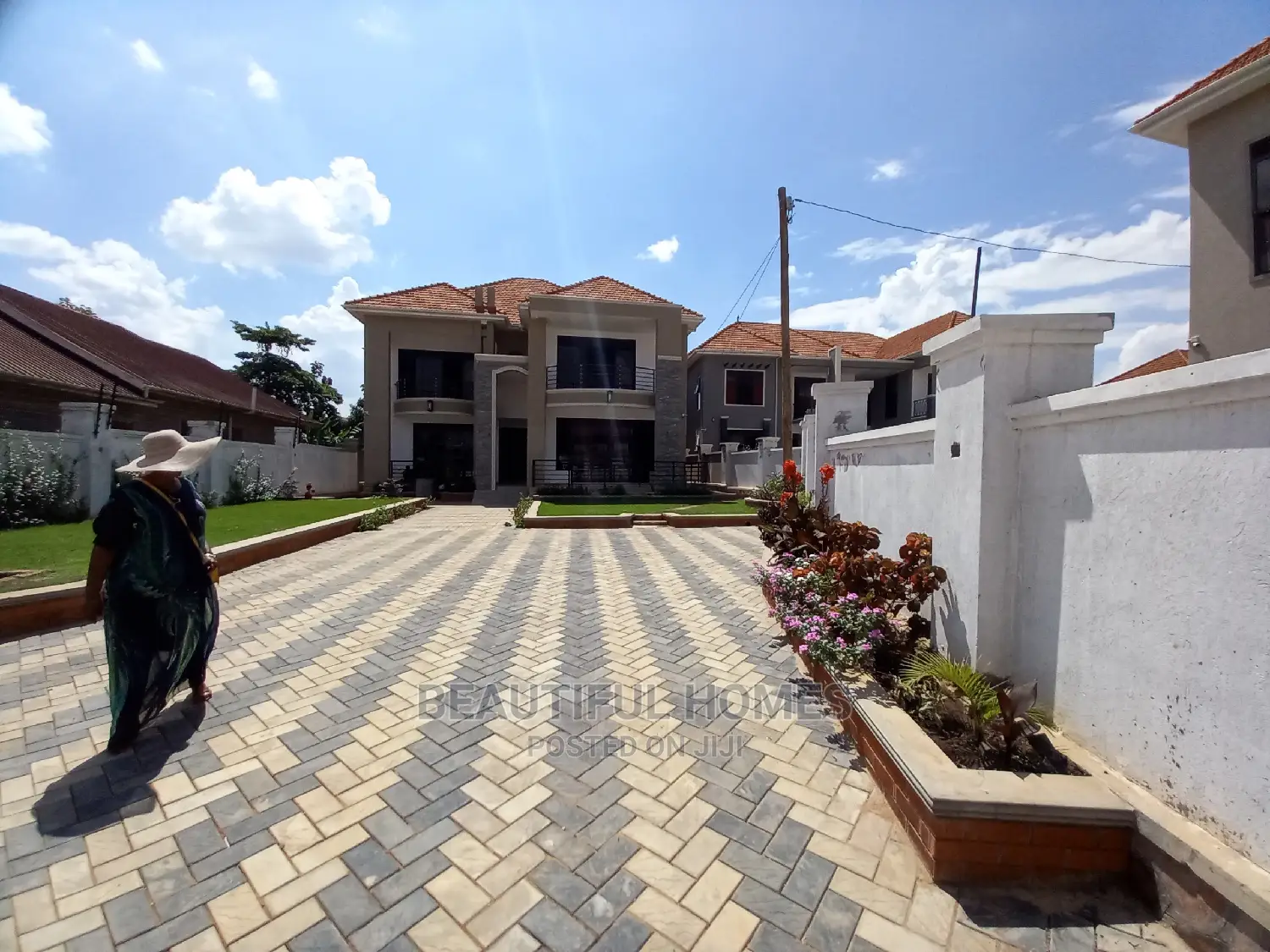 Furnished 6bdrm Mansion in Kira, Central Division for Sale in Central Division