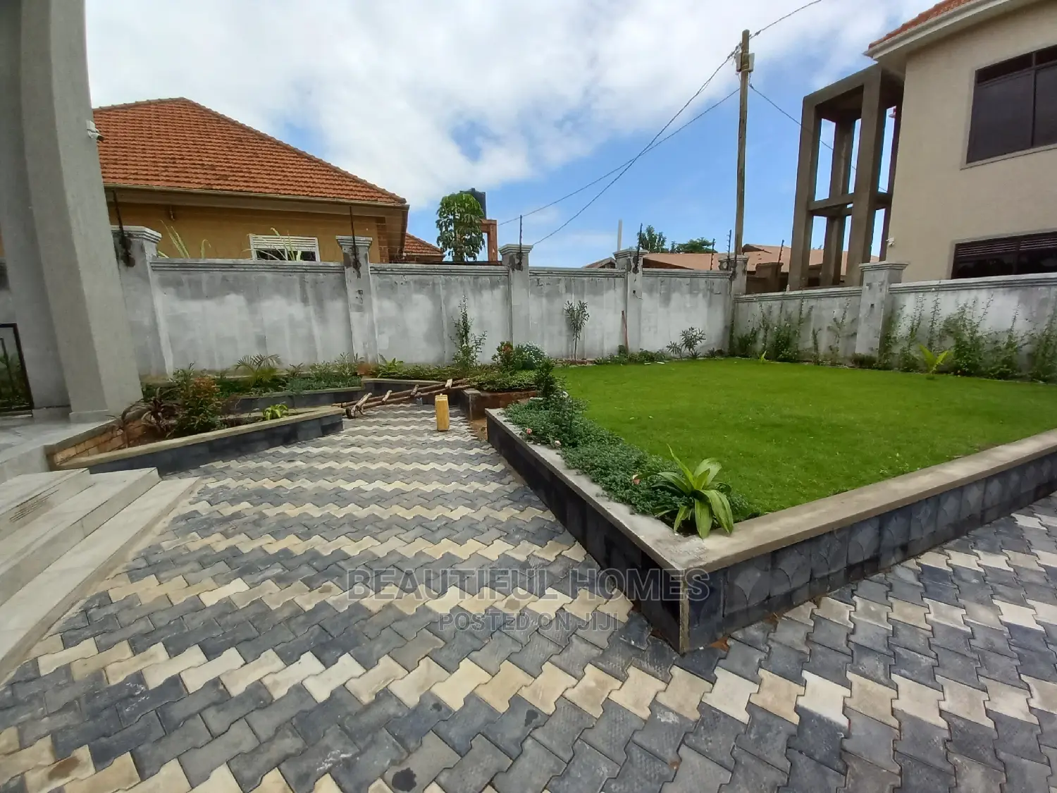 Furnished 6bdrm Mansion in Kira, Central Division for Sale in Central Division