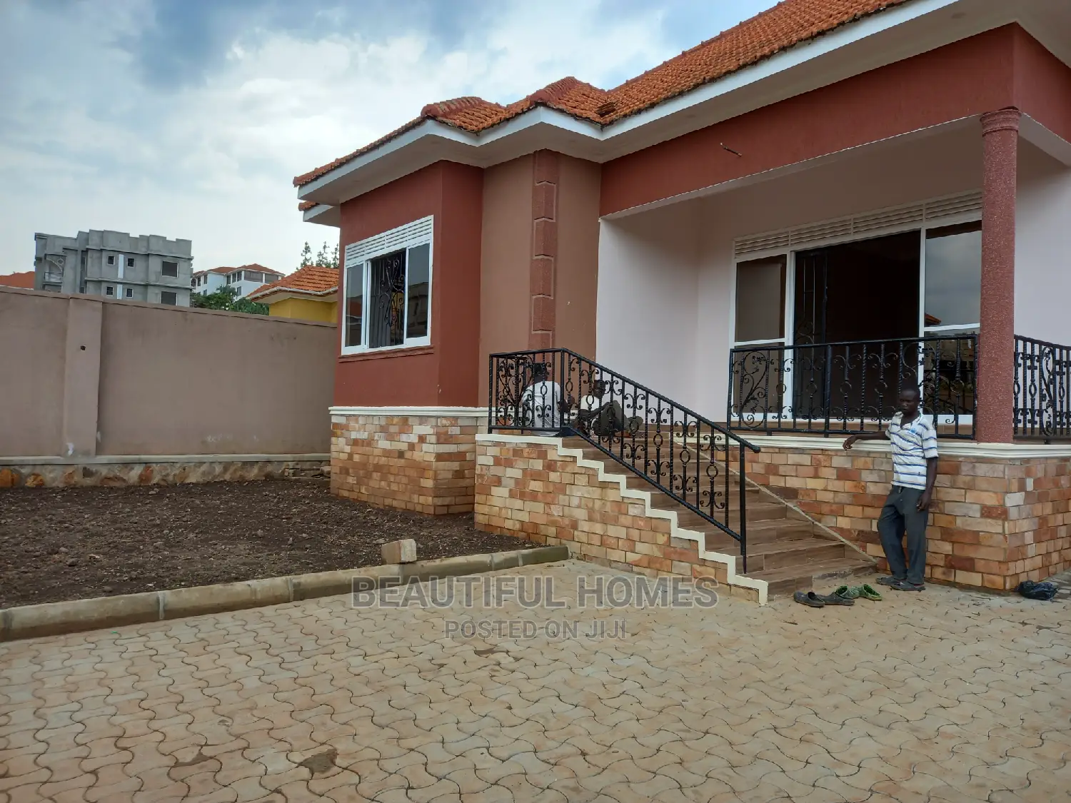 Furnished 4bdrm Mansion in Kira Mamerito, Central Division for Sale in Central Division