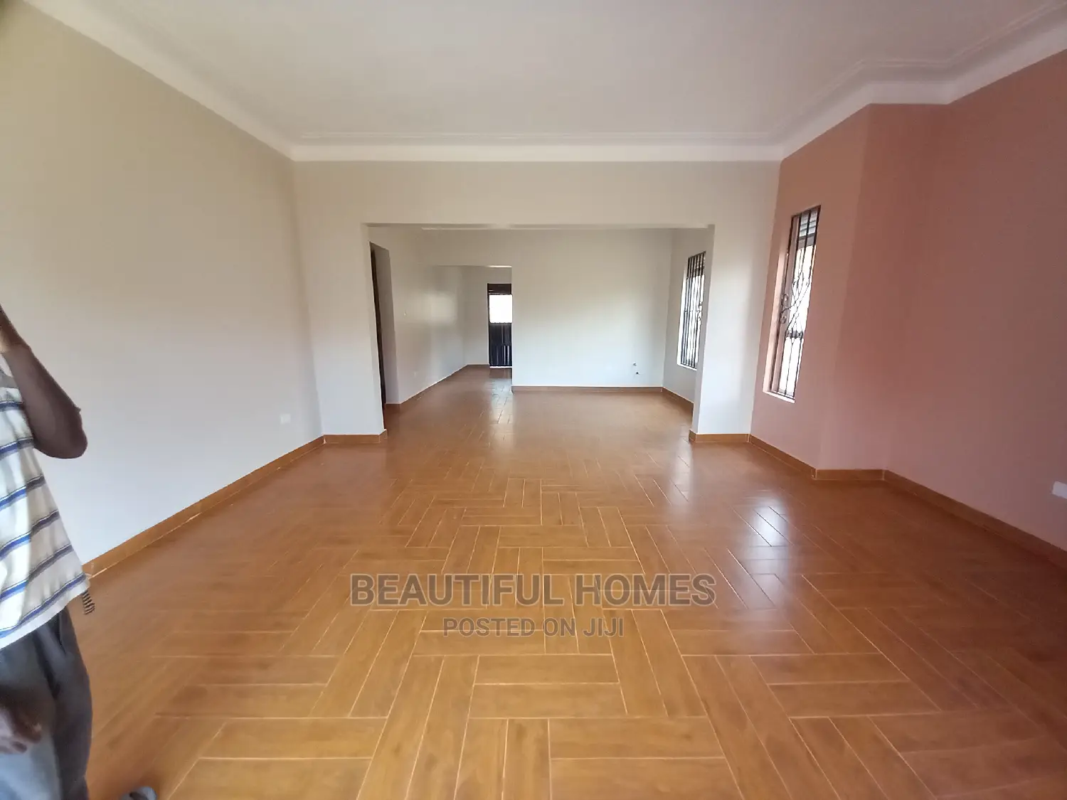 Furnished 4bdrm Mansion in Kira Mamerito, Central Division for Sale in Central Division