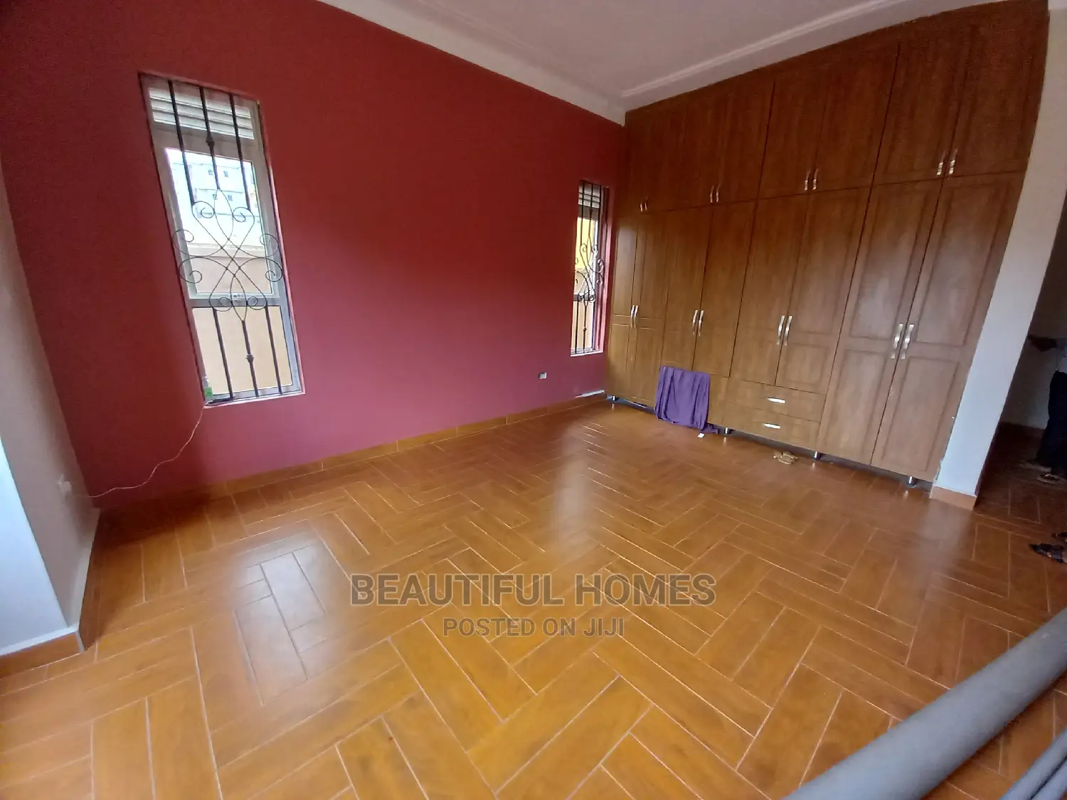 Furnished 4bdrm Mansion in Kira Mamerito, Central Division for Sale in Central Division