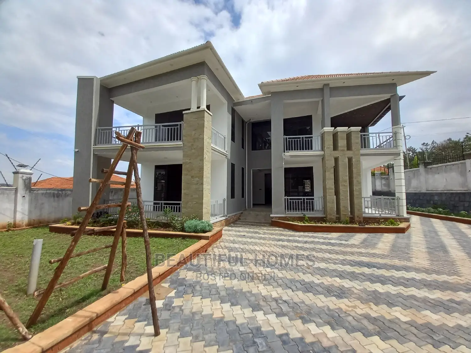 Furnished 6bdrm Mansion in Kiwatule Rich, Nakawa for Sale in Nakawa