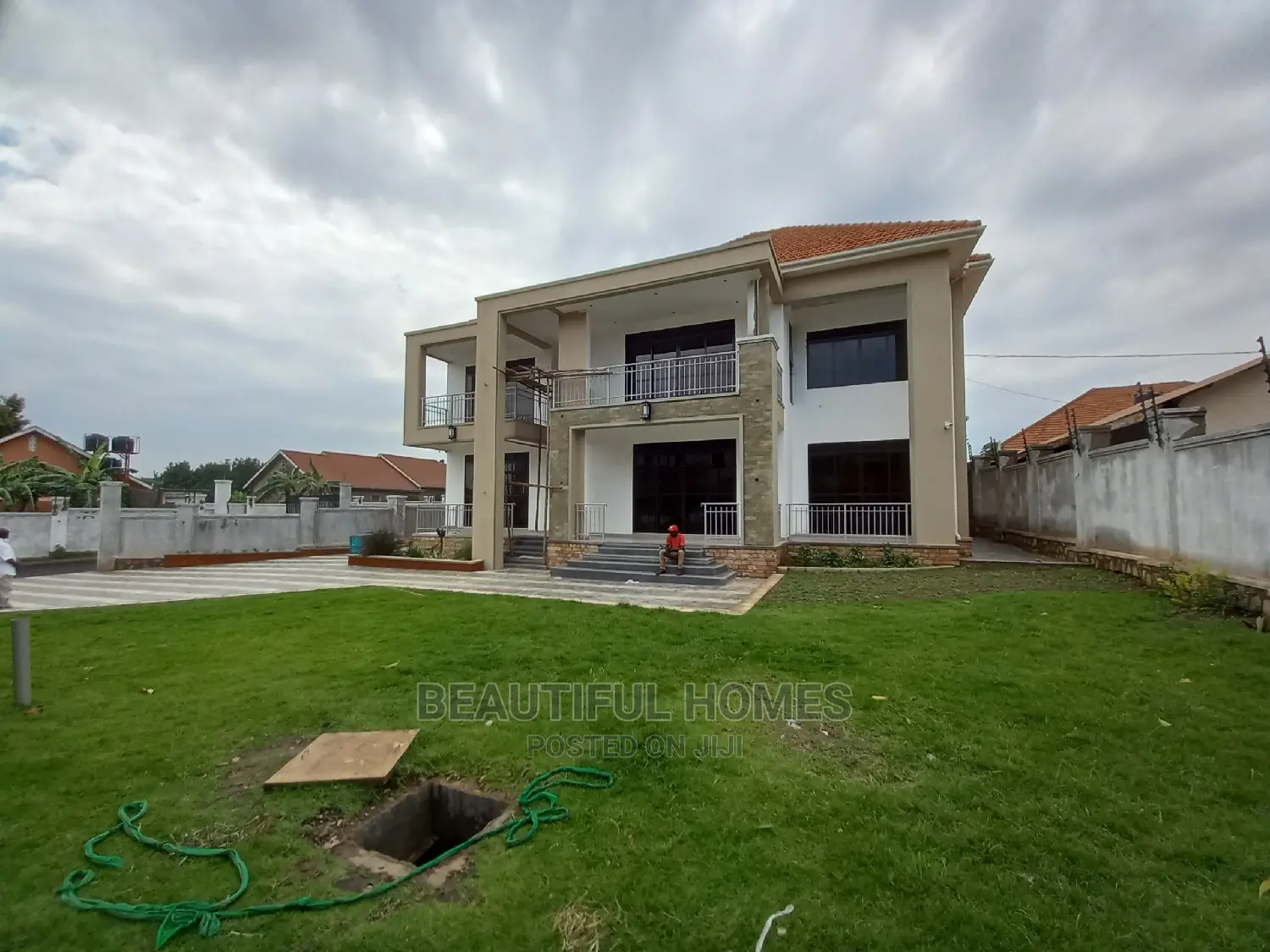 Furnished 6bdrm Mansion in Posh Neighborhood, Kira for Sale in Kira