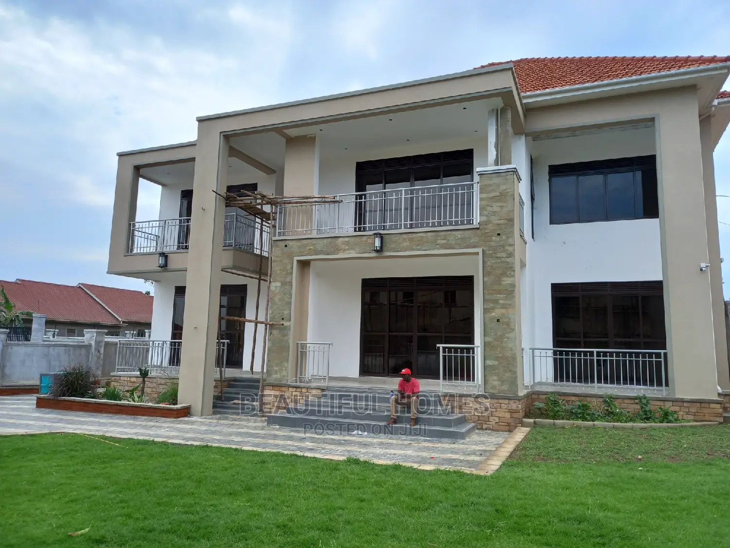 Furnished 6bdrm Mansion in Posh Neighborhood, Kira for Sale in Kira