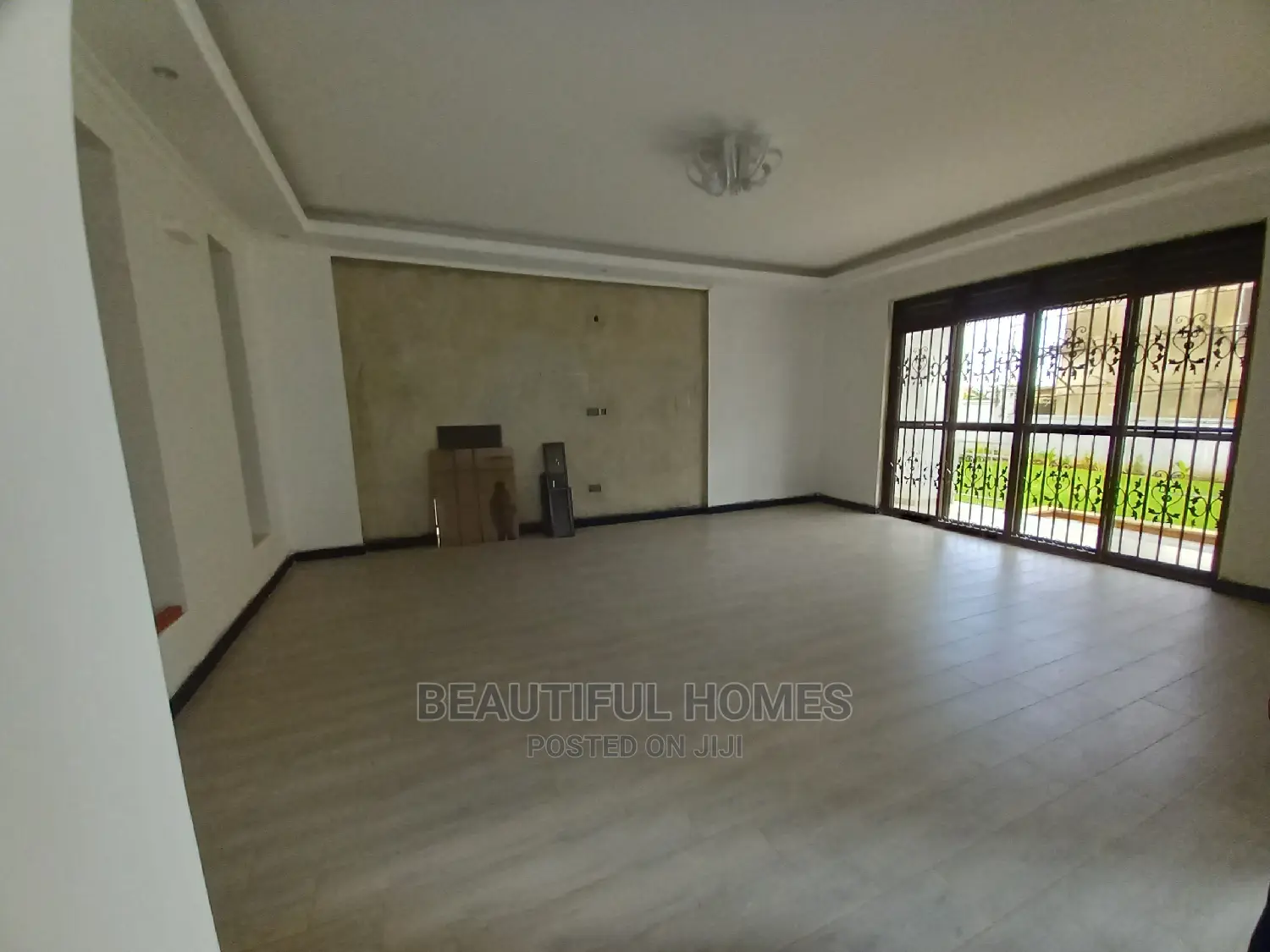 Furnished 6bdrm Mansion in Posh Neighborhood, Kira for Sale in Kira