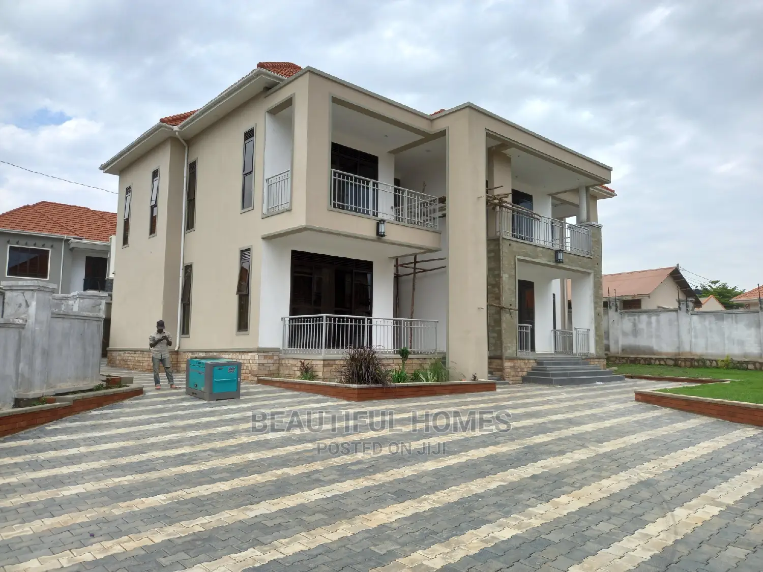 Furnished 6bdrm Mansion in Posh Neighborhood, Kira for Sale in Kira