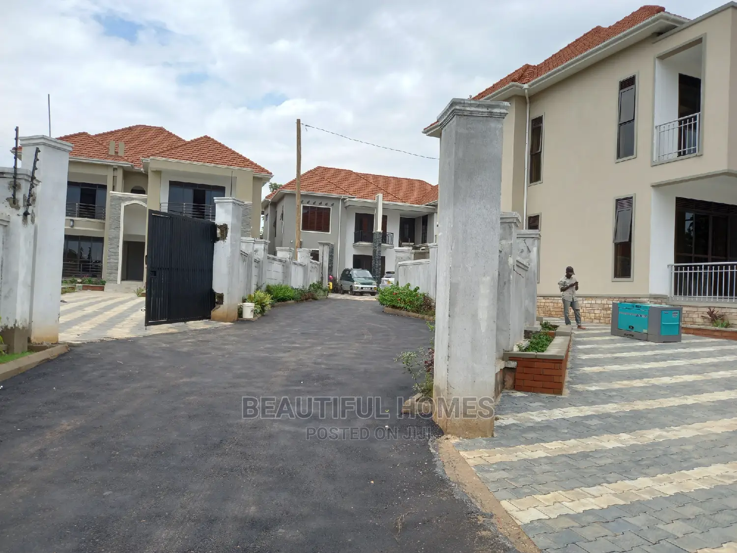Furnished 6bdrm Mansion in Posh Neighborhood, Kira for Sale in Kira