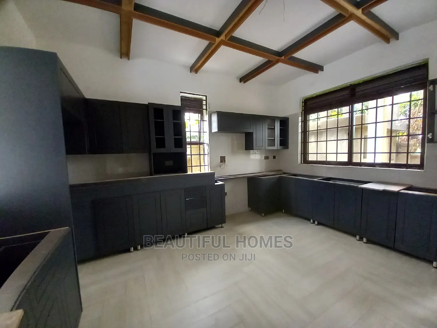 Furnished 6bdrm Mansion in Kira Ministers for Sale in Kira
