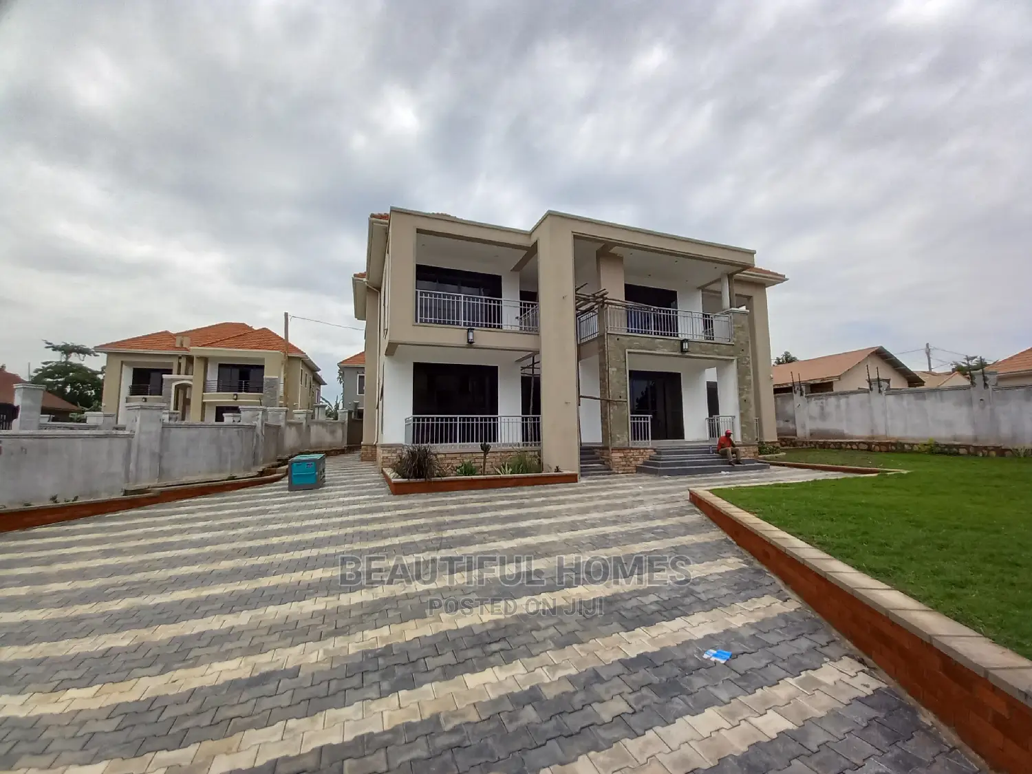 Furnished 6bdrm Mansion in Kira for Sale in Kira