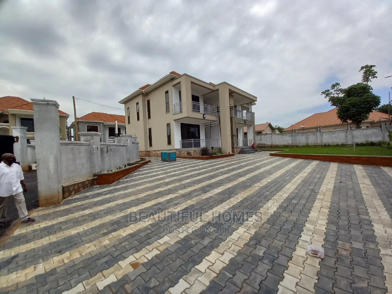Furnished 6bdrm Mansion in Kira for Sale in Kira
