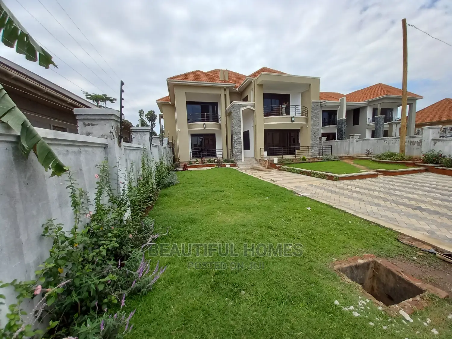Furnished 6bdrm Mansion in Kira Palace for Sale in Kira