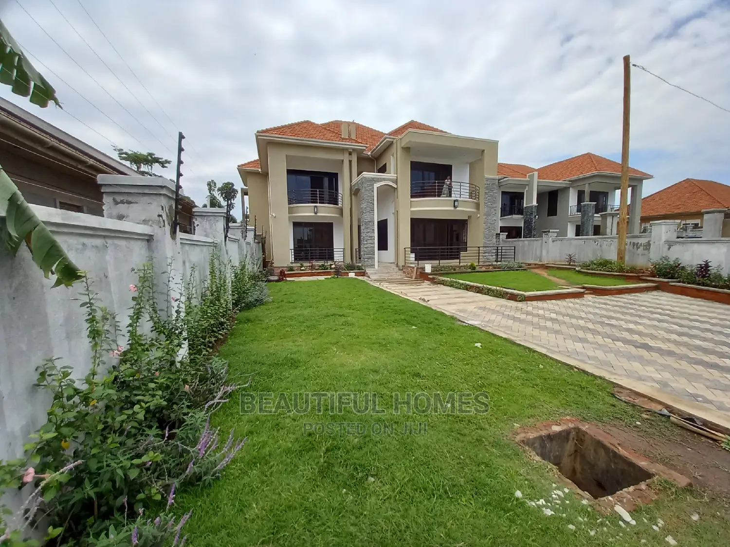 Furnished 6bdrm Mansion in Kira Royal Palace for Sale in Kira