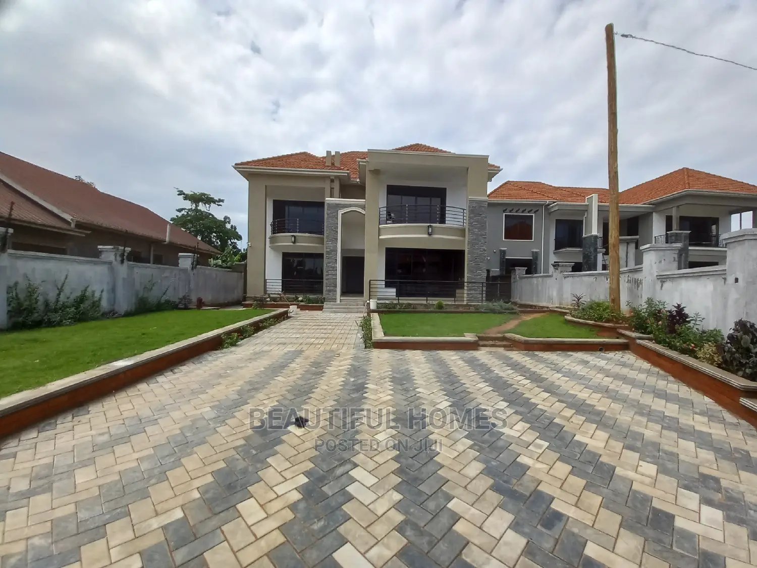 Furnished 6bdrm Mansion in Kira Posh for Sale in Kira