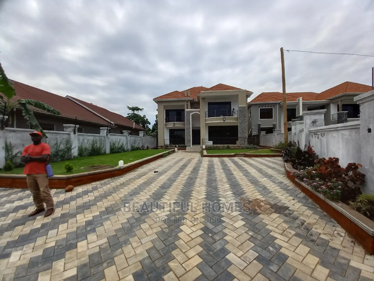 Furnished 6bdrm Mansion in Kira Posh for Sale in Kira