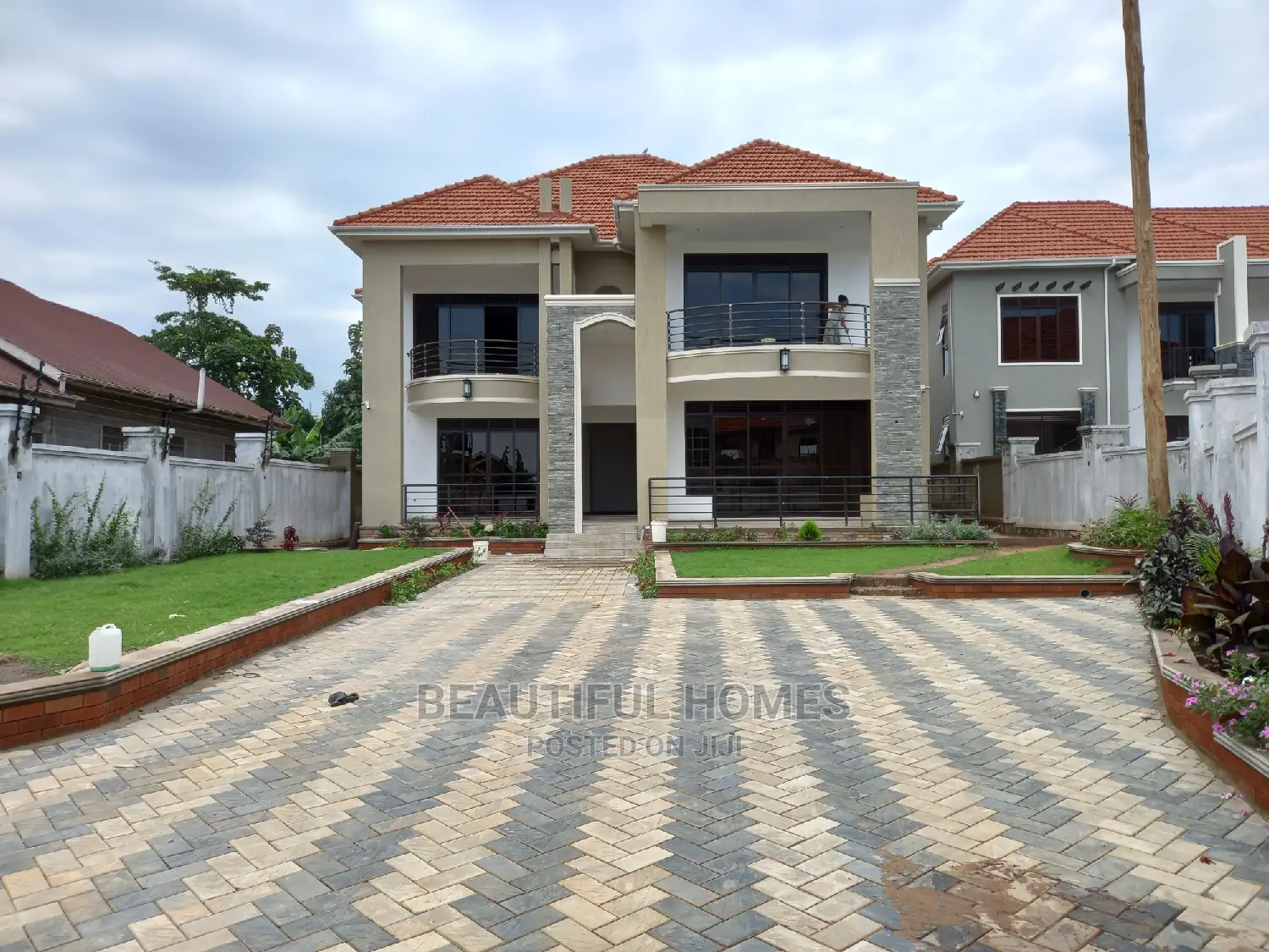 Furnished 6bdrm Mansion in Kira Posh for Sale in Kira