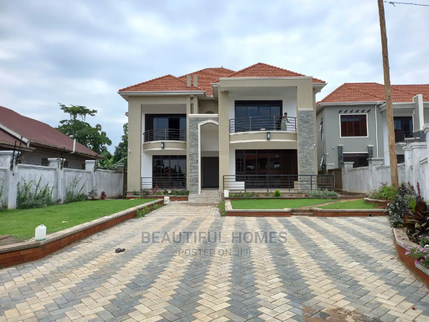 Furnished 6bdrm Mansion in Minister'S Village, Kira for Sale in Kira