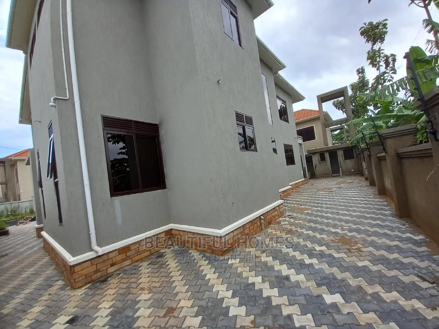 Furnished 6bdrm Mansion in Minister'S Village, Kira for Sale in Kira