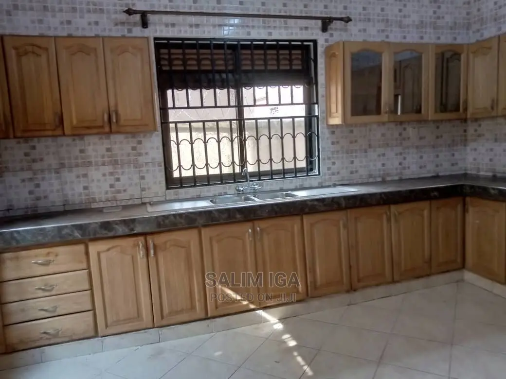 5bdrm Duplex in Kololo Property, Central Division for Rent in Central Division