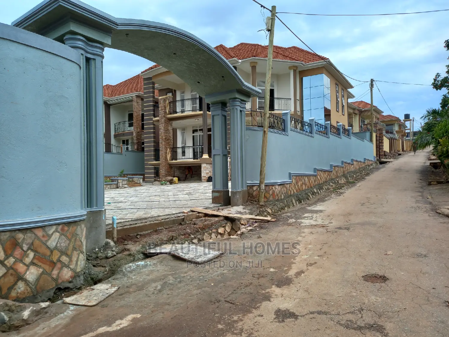 Furnished 6bdrm Mansion in Kira for Sale in Kira