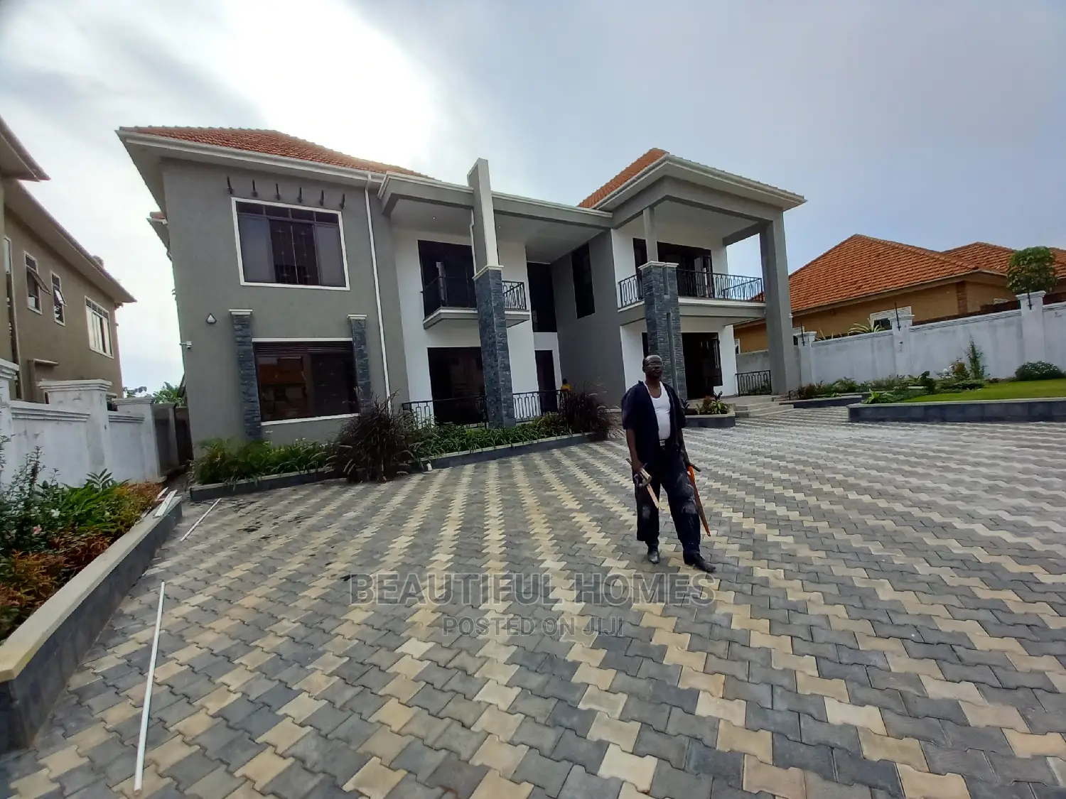 Furnished 6bdrm Mansion in Palace, Kira for Sale in Kira