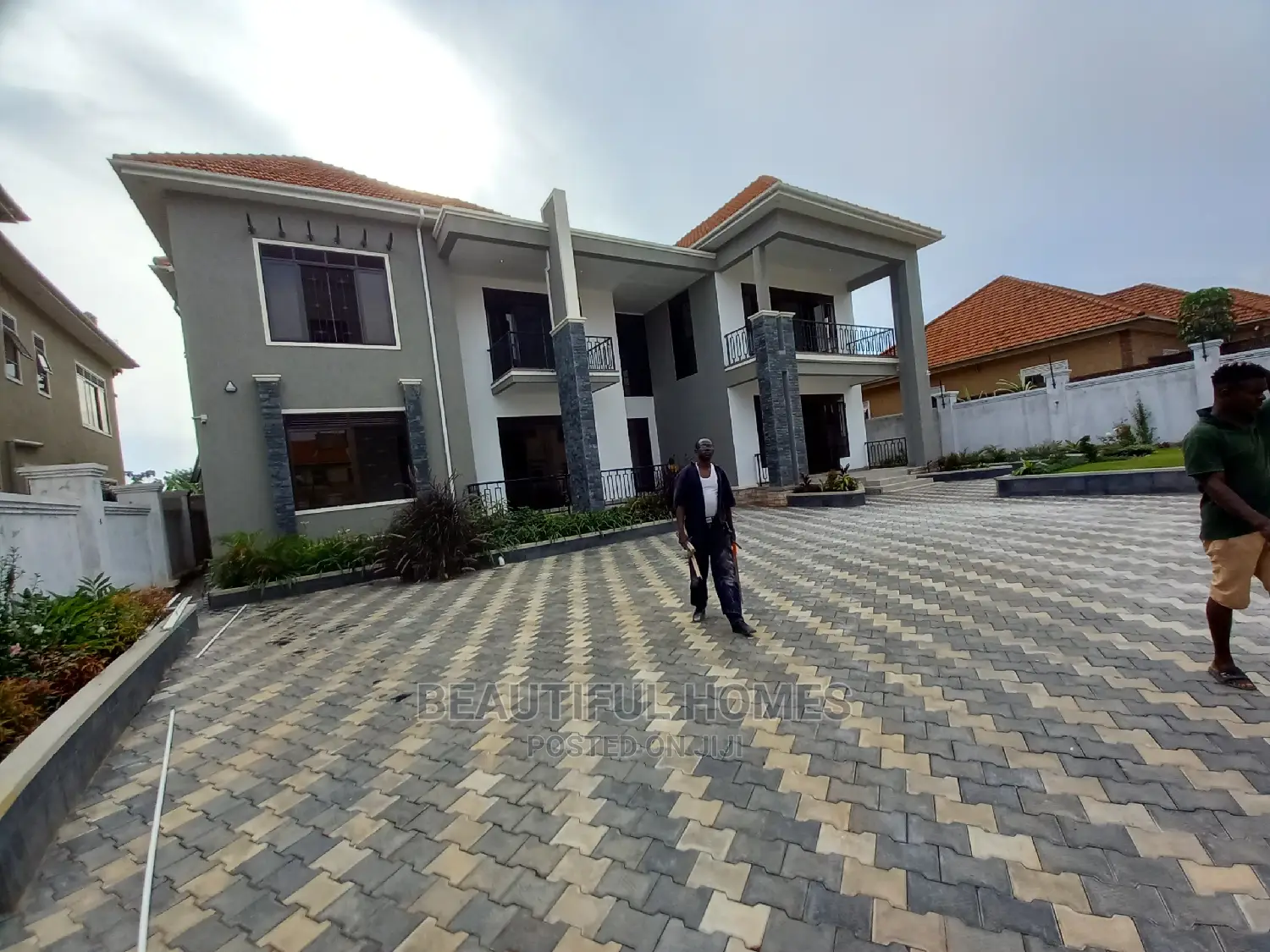 Furnished 6bdrm Mansion in Palace, Kira for Sale in Kira