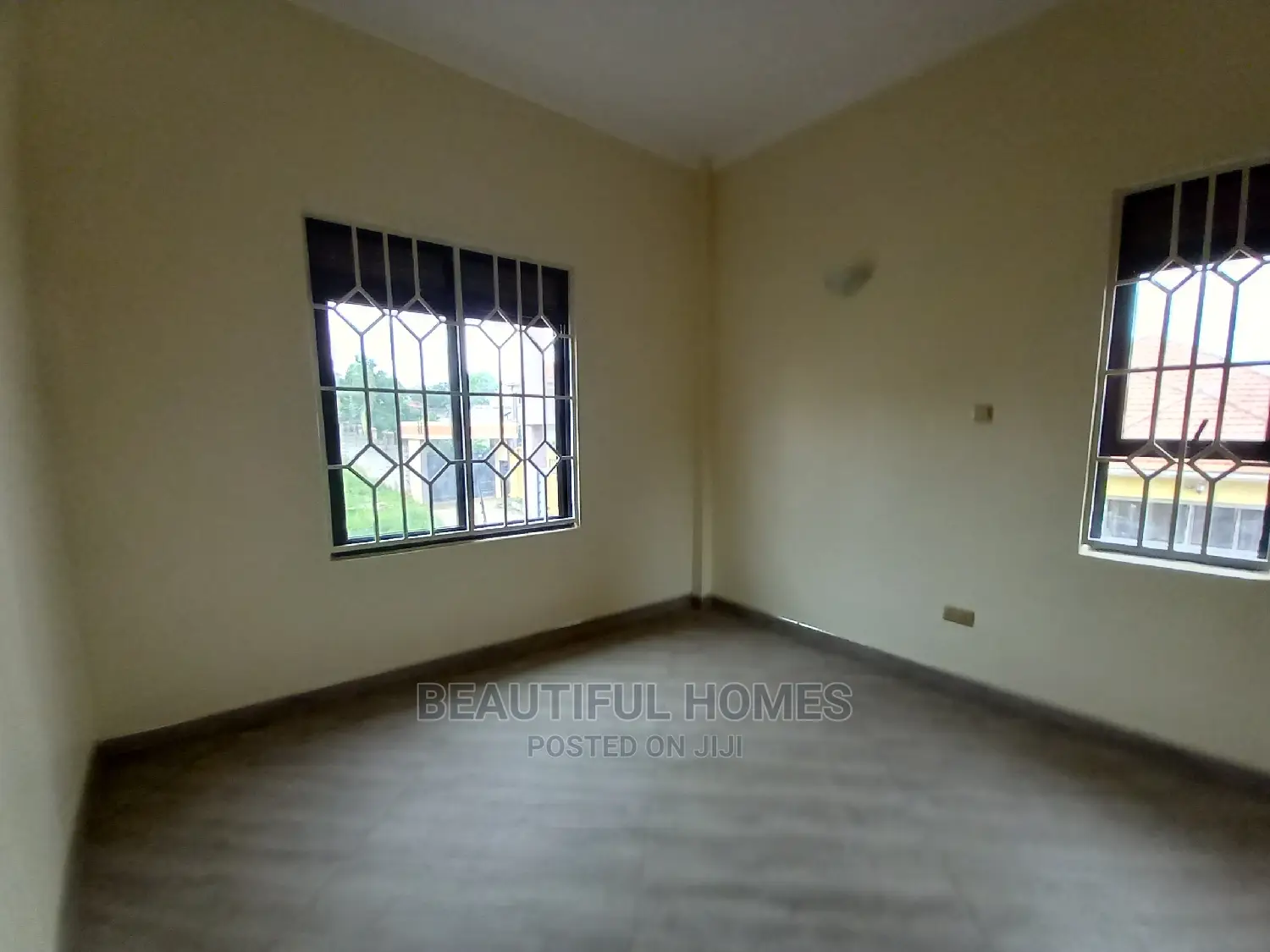 Furnished 5bdrm Duplex in All Tarmack, Kira for Sale in Kira