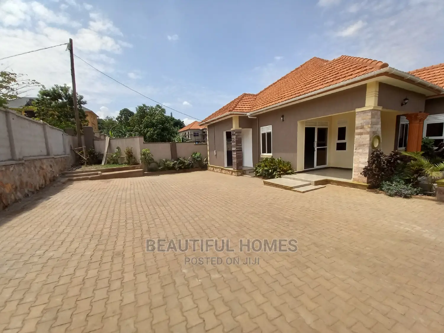 Furnished 4bdrm House in Tarmacked, Kira for Sale in Kira