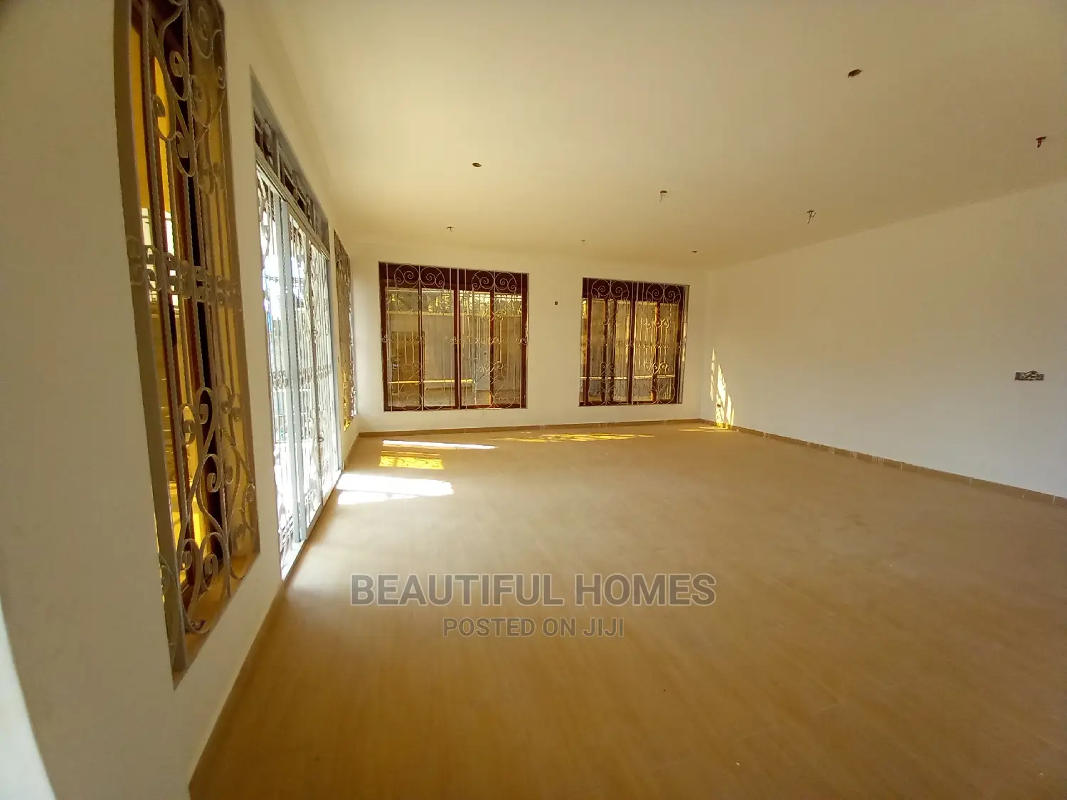 Furnished 6bdrm Mansion in Munyonyo, Makindye for Sale in Makindye