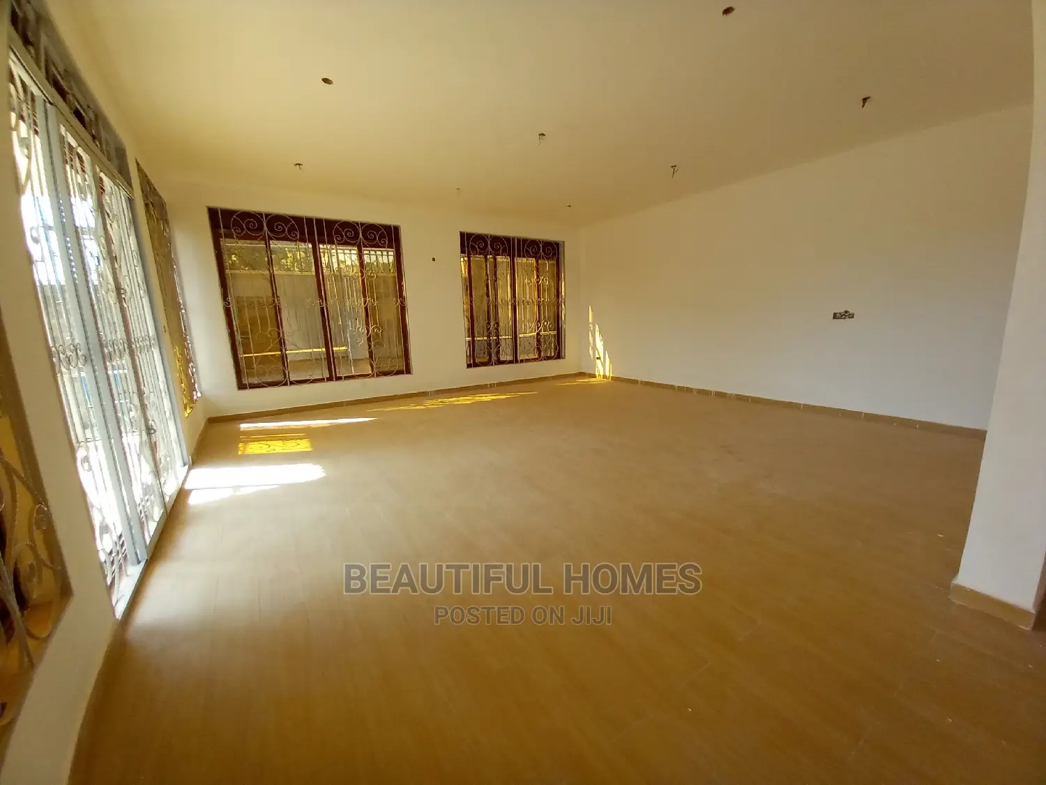 Furnished 6bdrm Mansion in Munyonyo, Makindye for Sale in Makindye