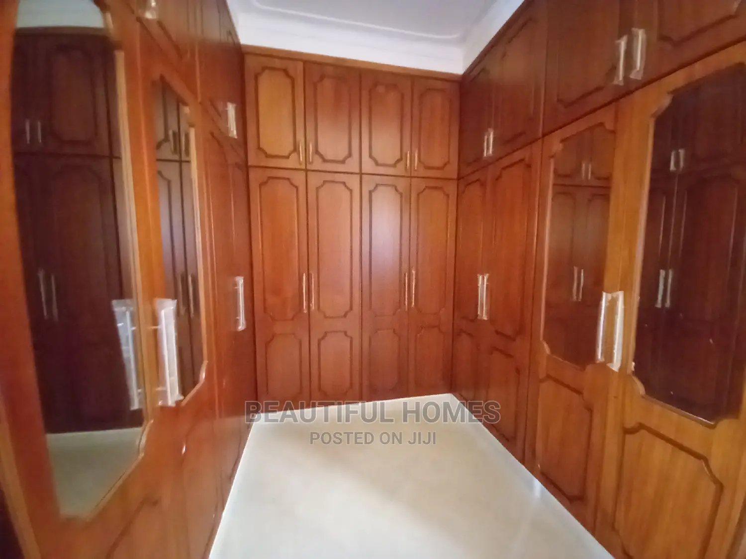 Furnished 6bdrm Mansion in Munyonyo, Makindye for Sale in Makindye