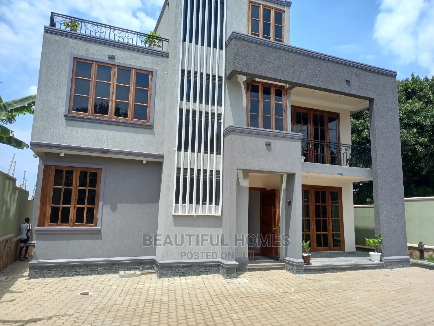 Furnished 5bdrm Mansion in Munyonyo Lake View, Makindye for Sale in Makindye