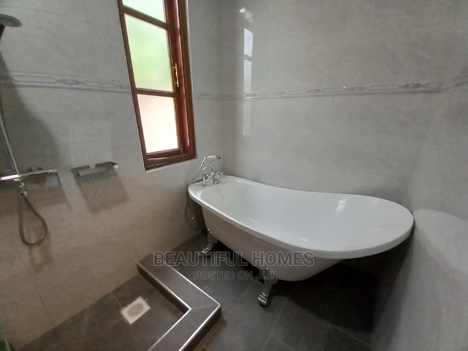 Furnished 5bdrm Mansion in Munyonyo Lake View, Makindye for Sale in Makindye