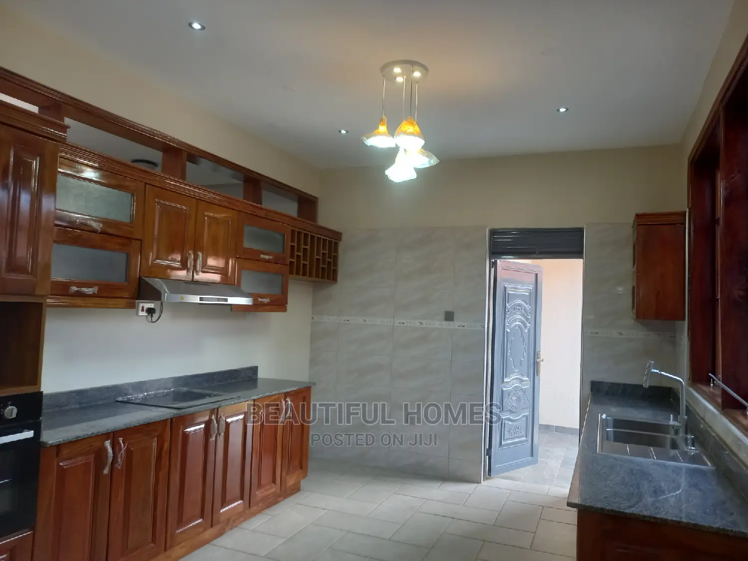 Furnished 5bdrm House in Munyonyo, Makindye for Sale in Makindye