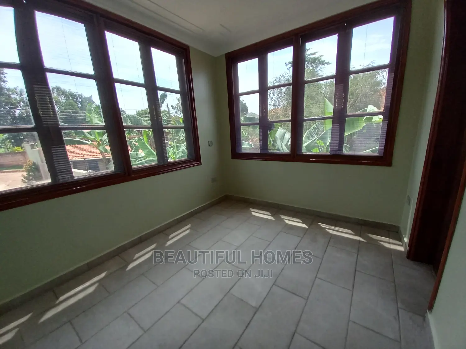 Furnished 5bdrm Mansion in Munyonyo Lake View, Makindye for Sale in Makindye