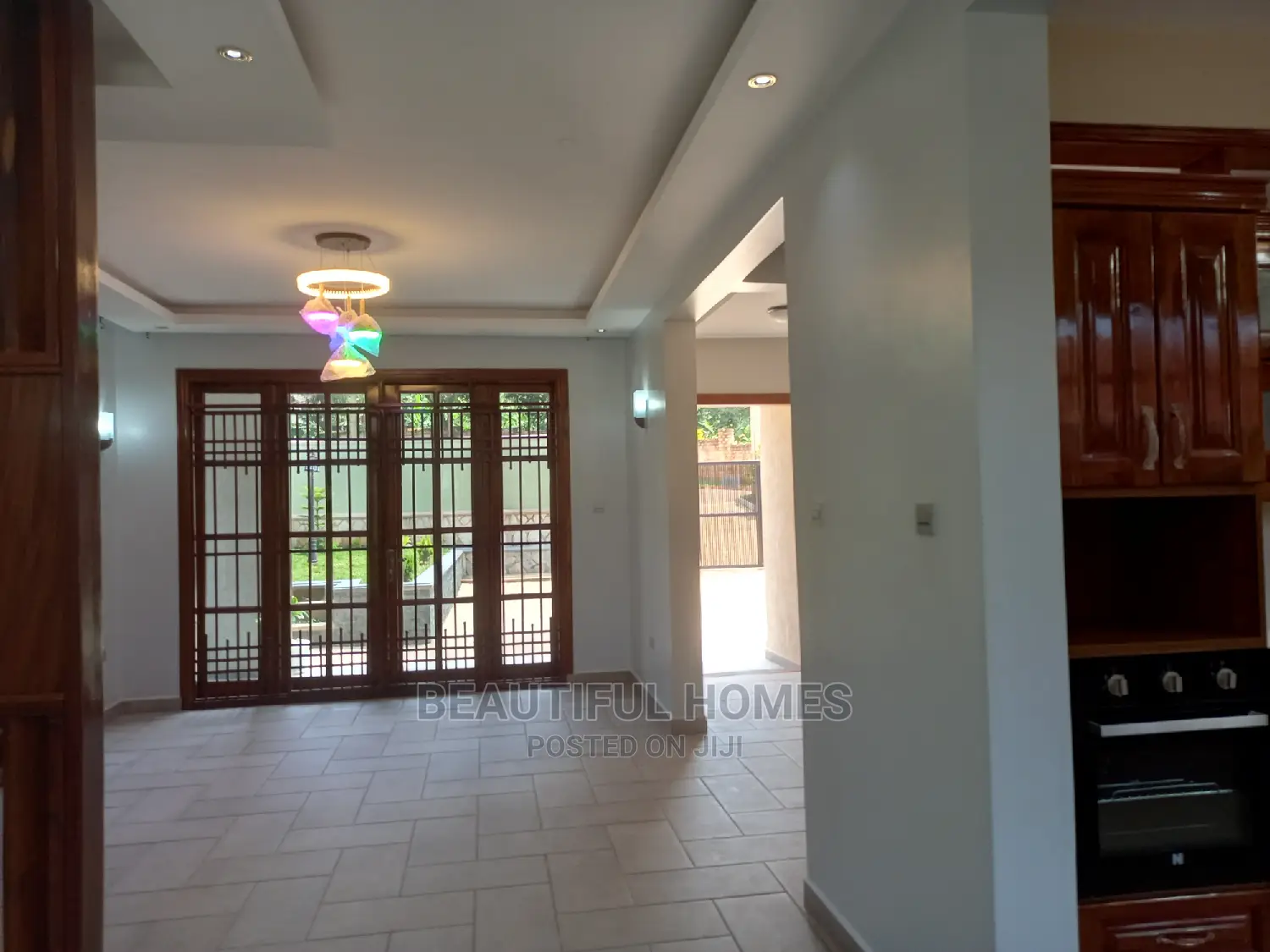 Furnished 5bdrm Mansion in Munyonyo Lake View, Makindye for Sale in Makindye