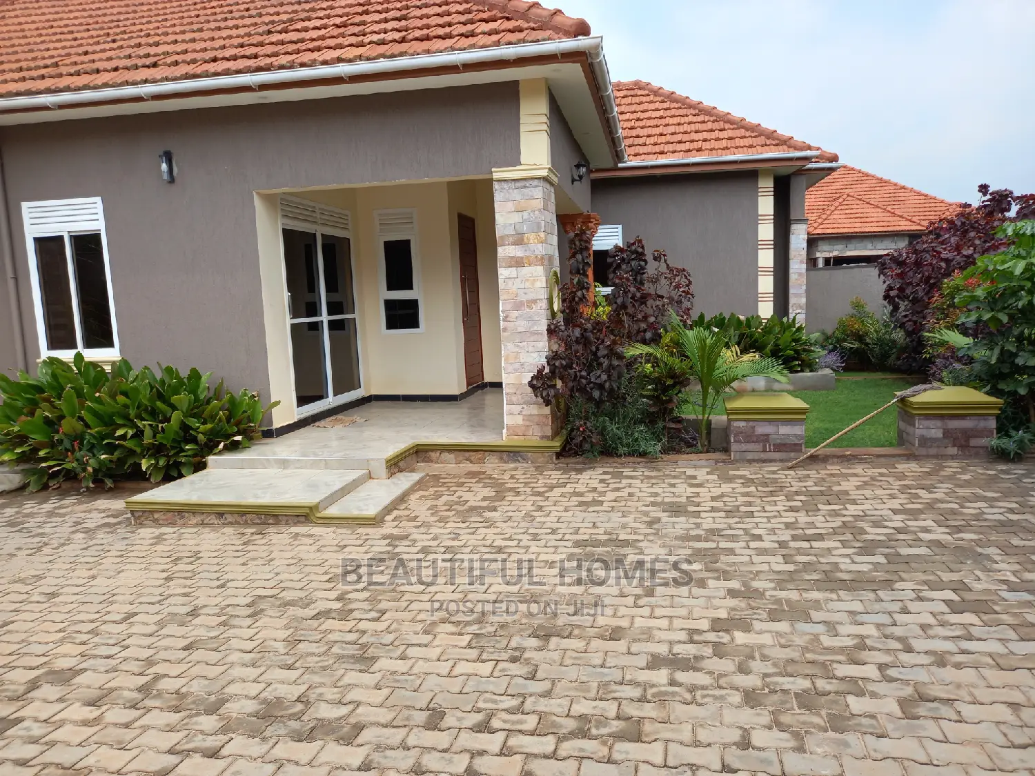 Furnished 4bdrm House in Kira Tarmack Estate for Sale in Kira