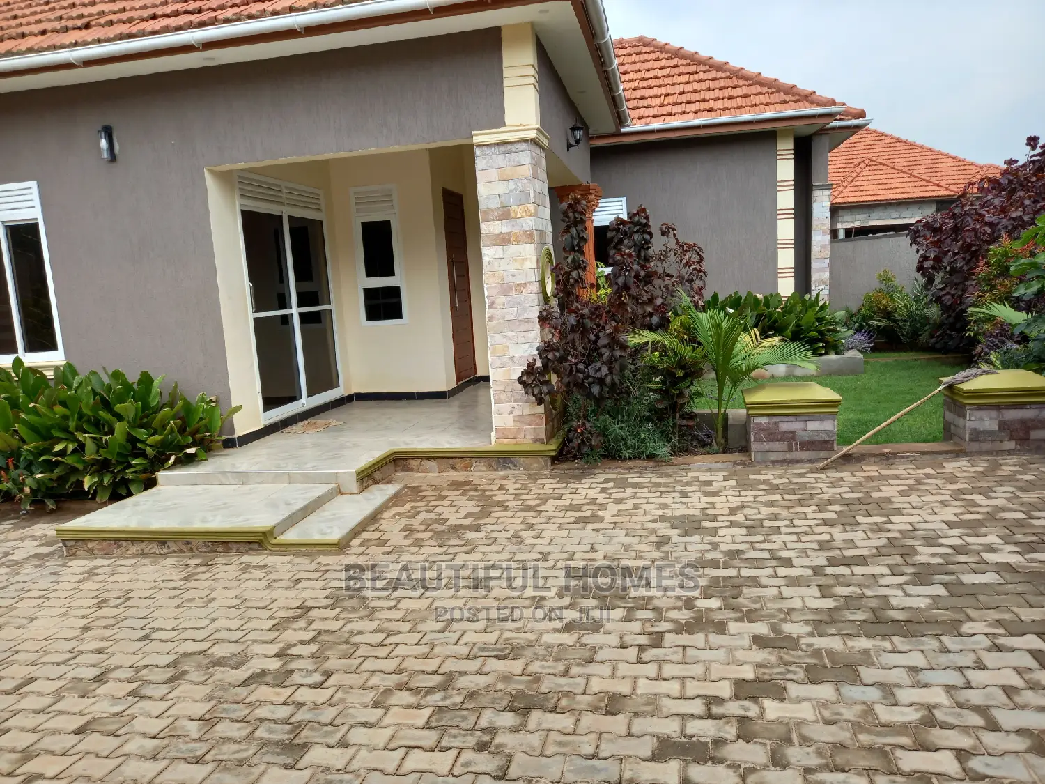 Furnished 4bdrm House in Kira Tarmack Estate for Sale in Kira